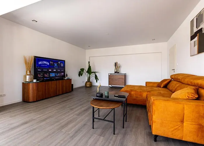 Apartment For 6 Modern Retreat